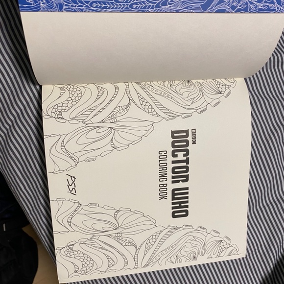 BBC Doctor Who Adult Coloring Book - Picture 5 of 6